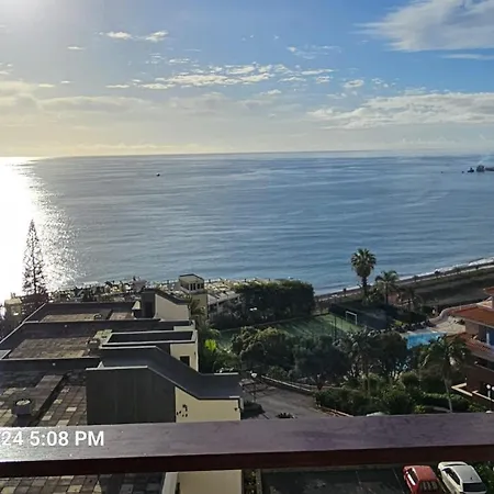 شقة Shearwaters - Sounds Of The Sea