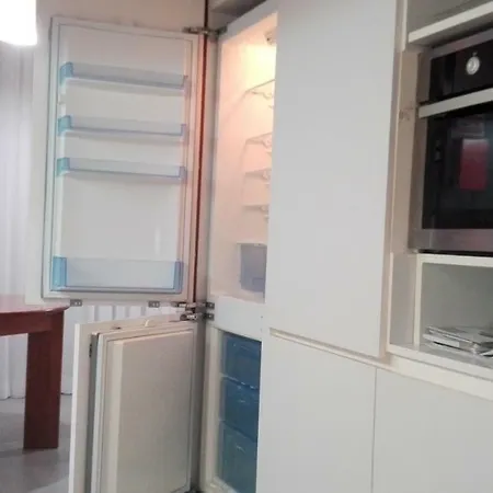 Shearwaters - Sounds Of The Sea شقة